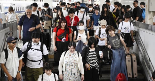 お盆休みUターンがピーク 帰省、新幹線や空の便混み合う | NEWSjp