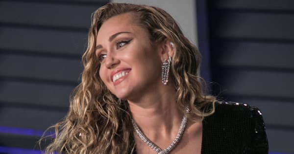 Miley Cyrus decorates her home with sex toys Sex and interior