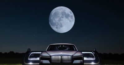 唯一無二のルナフレア塗装を施したロールスロイススペクター