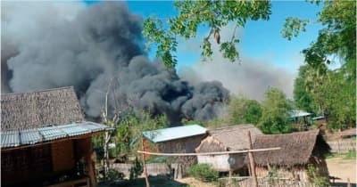 ミャンマー軍と武装組織が衝突、村が焼失