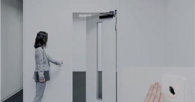 イトーキ、"非接触"の開き戸型自動ドア