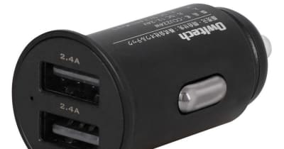 2.4A出力の充電用USB-A×2ポートを備えた車載シガーソケット充電器