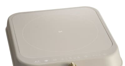 BRUNO、ヨーロッパのガスコンロをイメージしたシンプルな卓上IH調理器