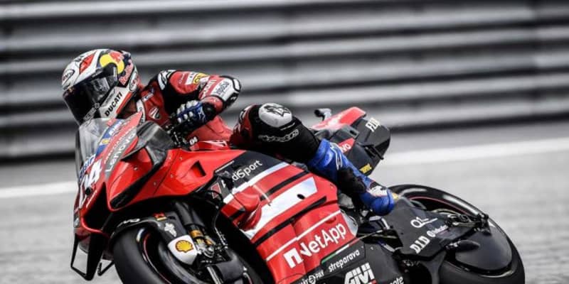 MotoGP第5戦：ドヴィツィオーゾが1年ぶりの優勝。大クラッシュ、上位陣の転倒の荒れたレースを制す