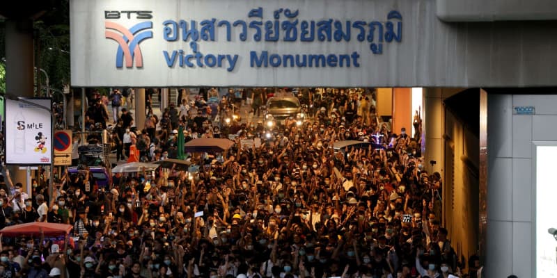 タイ、3日以内の首相辞任要求　非常事態解除で譲歩も応じず