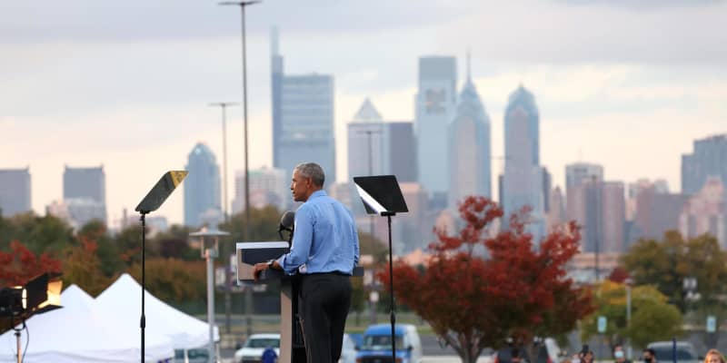 オバマ氏、黒人や若者に投票訴え　大統領選、激戦州で初の対面活動
