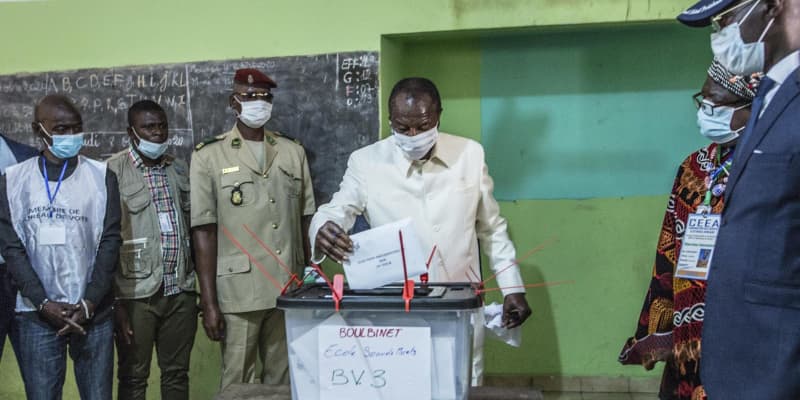 ギニア大統領選で現職3選　出馬強行に抗議、9人死亡