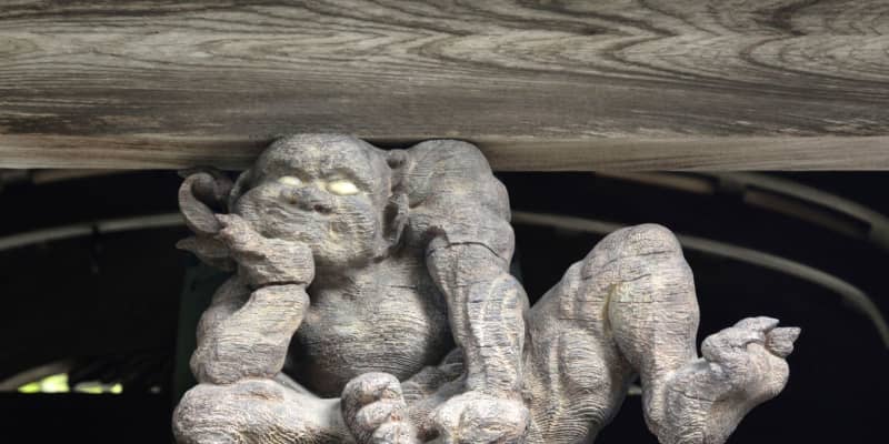 盗難の天邪鬼像、半世紀ぶり戻る　ネット競売で落札、大阪・観心寺