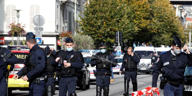 南仏の教会襲撃、3人死亡　「過激派テロ」と大統領