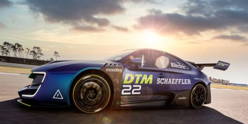 DTM、2023年の電動レーシングカー導入を目指しデモカーをお披露目