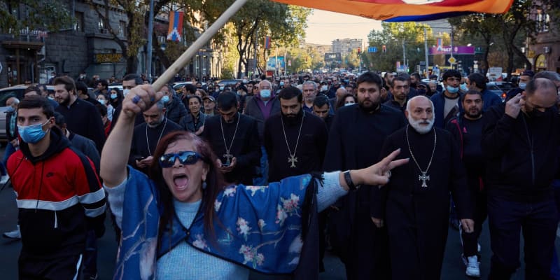 アルメニア首相に辞任要求　野党、占領地返還に反発