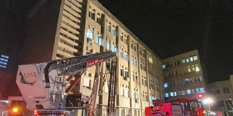 コロナ病棟で火災、20人死傷　ルーマニア
