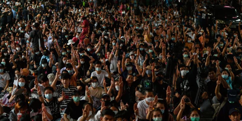 タイ首都で中高生デモ　教育改革訴える