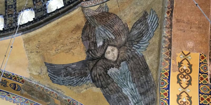 トルコのアヤソフィアに天使再び　8年ぶりに姿見せる