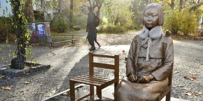 ベルリンの少女像、永続設置決議　区議会で賛成多数、撤去不透明に