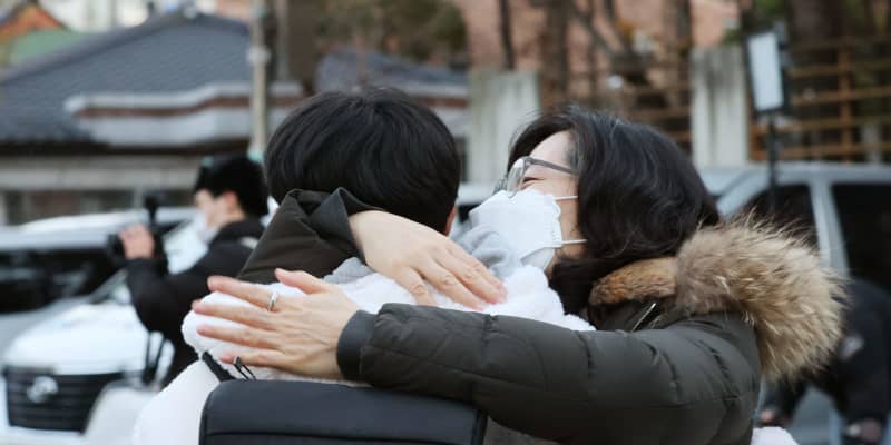 韓国で大学入試、コロナ厳戒態勢　恒例の父母らの大規模応援は自粛