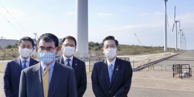 再生エネ「最大限導入」と河野氏　北九州市の風力発電視察