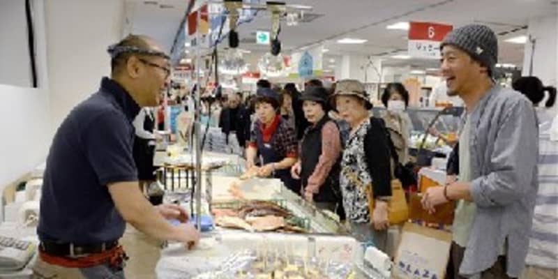 鶴屋百貨店 全館再開 １カ月半ぶりに長蛇の列 熊本日日新聞