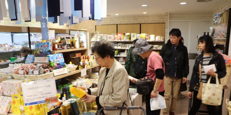 県商工会連合会と平戸市 首都圏にアンテナショップ 海 山の特産品並び 初日からにぎわう 長崎新聞 県商工会連合会と平戸市 首都圏にアンテナショップ 海 山の特産品並び 初日からにぎわう 長崎新聞