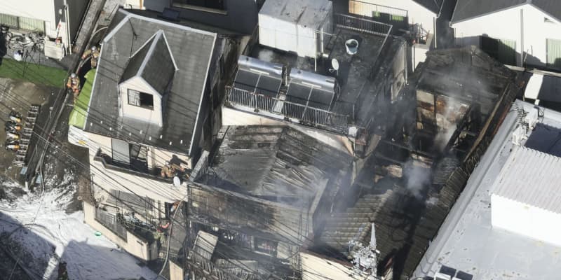 住宅火災で3人死亡 東京 高齢の親子か 共同通信
