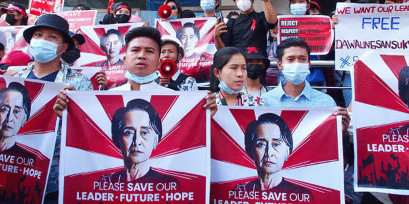 【ミャンマー】国軍横暴に市民の怒り頂点［政治］　クーデター２週間、見えぬ収束