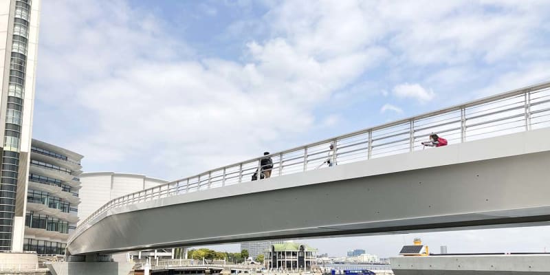 横浜・低すぎた「女神橋」が全面開通　観光船が通れず追加工事、費用7000万円