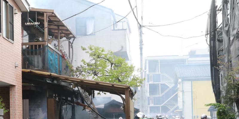 川崎で住宅火災、1人死亡1人重傷