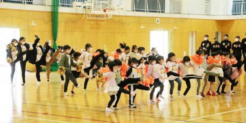勝央のダンスチームが教室開講　子ども向け、町内外32人参加