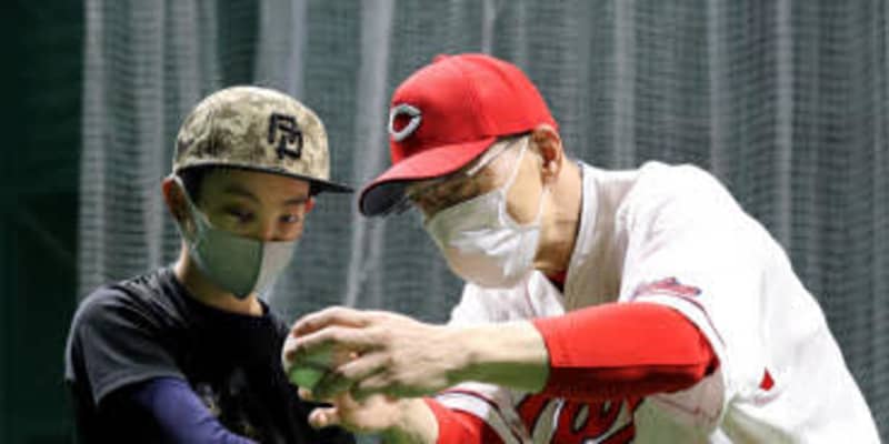 カープ野球塾、少数で打撃特化　OB浅井さん、中学生を指導
