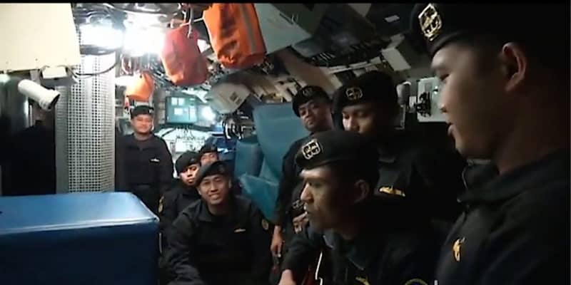 沈没した潜水艦の乗組員、事故前に別れの歌を合唱　インドネシア海軍が映像公開