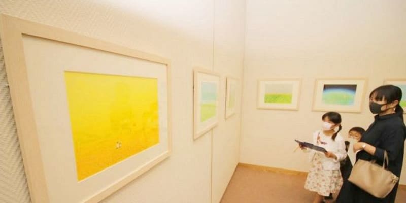 葉さんの絵本 風景に託す想いは　竹喬美術館特別展、ファンら魅了
