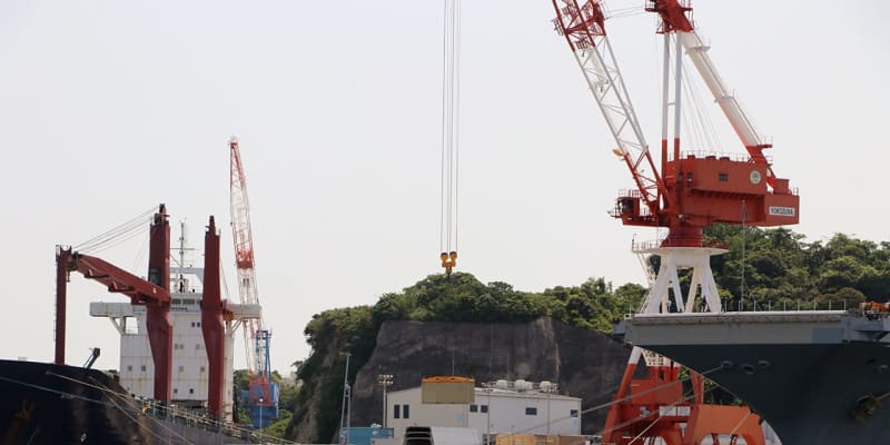 米海軍横須賀基地で空母から放射性廃棄物を移し替え　神奈川