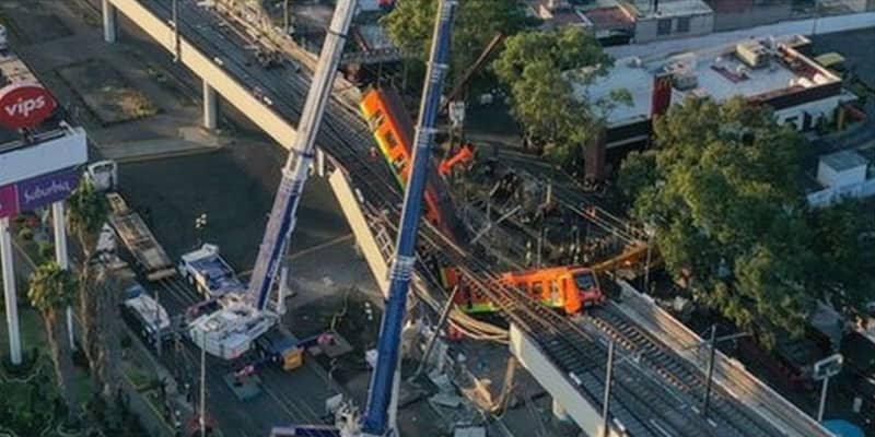 メキシコで高架橋崩落、走行中の列車が落下し24人死亡　構造に問題か
