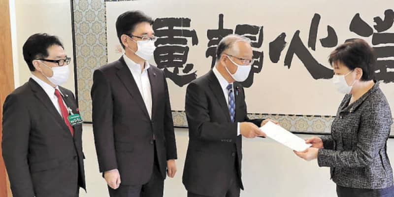 議場木造化やヘリポート整備検討を　仙台市議会、市長に申し入れ