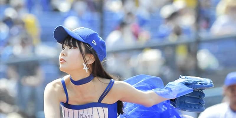 横浜のご当地アイドルメンバー、DeNAユニ風ドレスで始球式