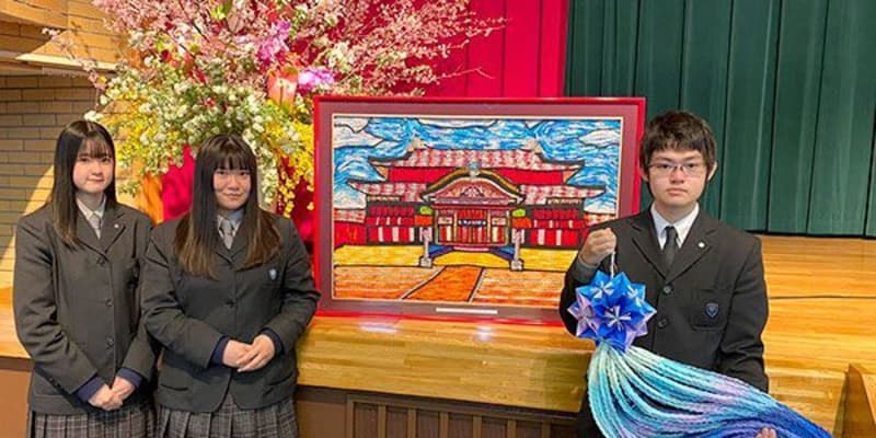 修学旅行は中止でも首里城の復興を願い折り鶴でアート　武蔵野高3年生