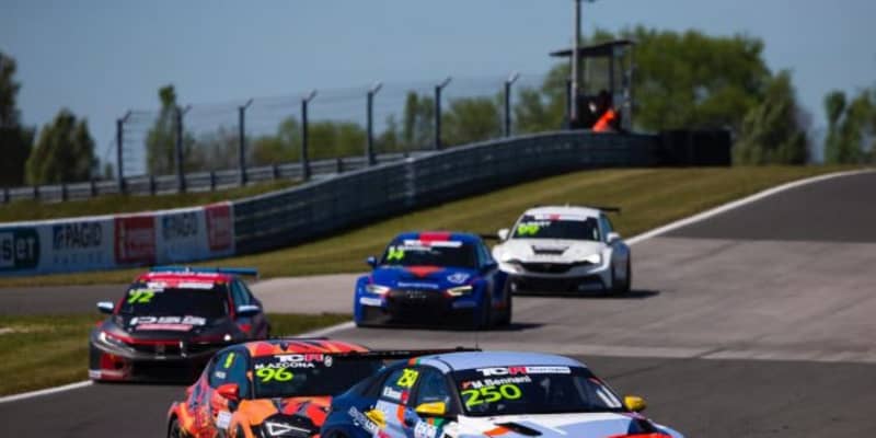 TCRヨーロッパ開幕戦は、コロネルがポール奪取もアズコナが制覇。ベナーニも新型車で初勝利