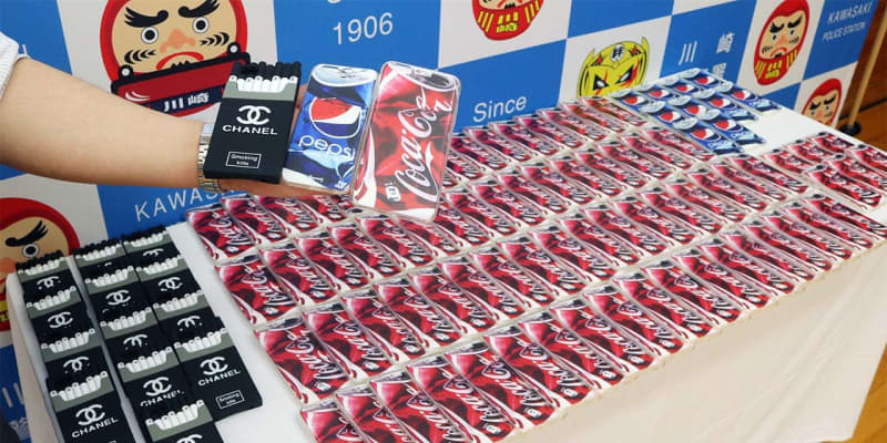 「シャネル」「コカ・コーラ」偽ブランドのスマホケース　中国から仕入れ販売、容疑者書類送検