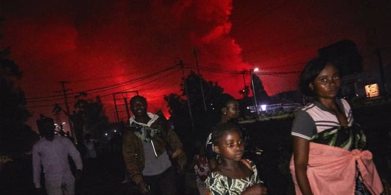 コンゴ民主共和国で火山噴火、住民に避難命令　隣国ルワンダへ逃れる人も