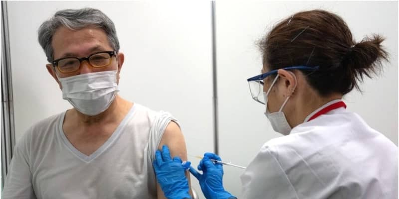 感染者急増の日本、ワクチン接種を大幅拡大