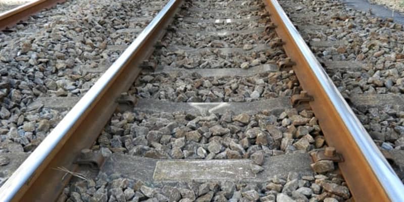 貨物列車にはねられ男性死亡　小田原の東海道線トンネル
