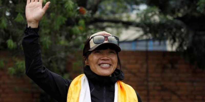 エヴェレスト登頂、女性の最速記録を更新　香港の元教師