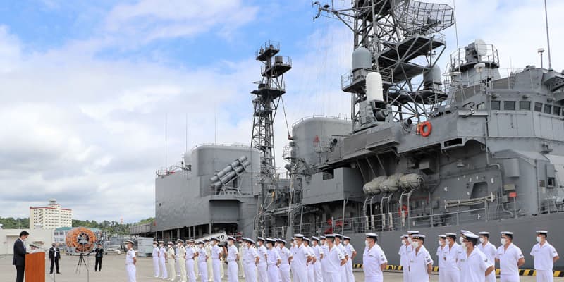 海自護衛艦「ゆうぎり」横須賀で出国行事　海賊対処で派遣へ