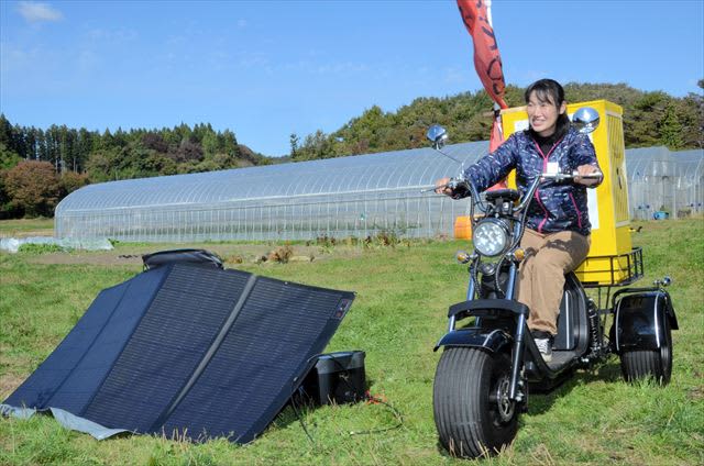 太陽光発電で走る三輪バイク使い花出荷　福島県飯舘村でモデル事業　脱炭素の取り組み発信