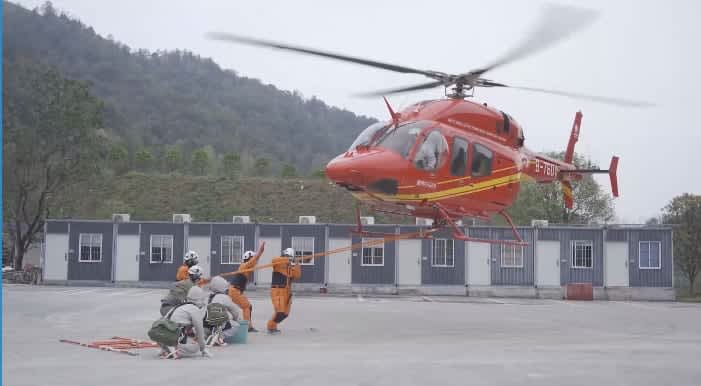 新エネ用超高圧送電線でヘリによる作業実施　湖北省