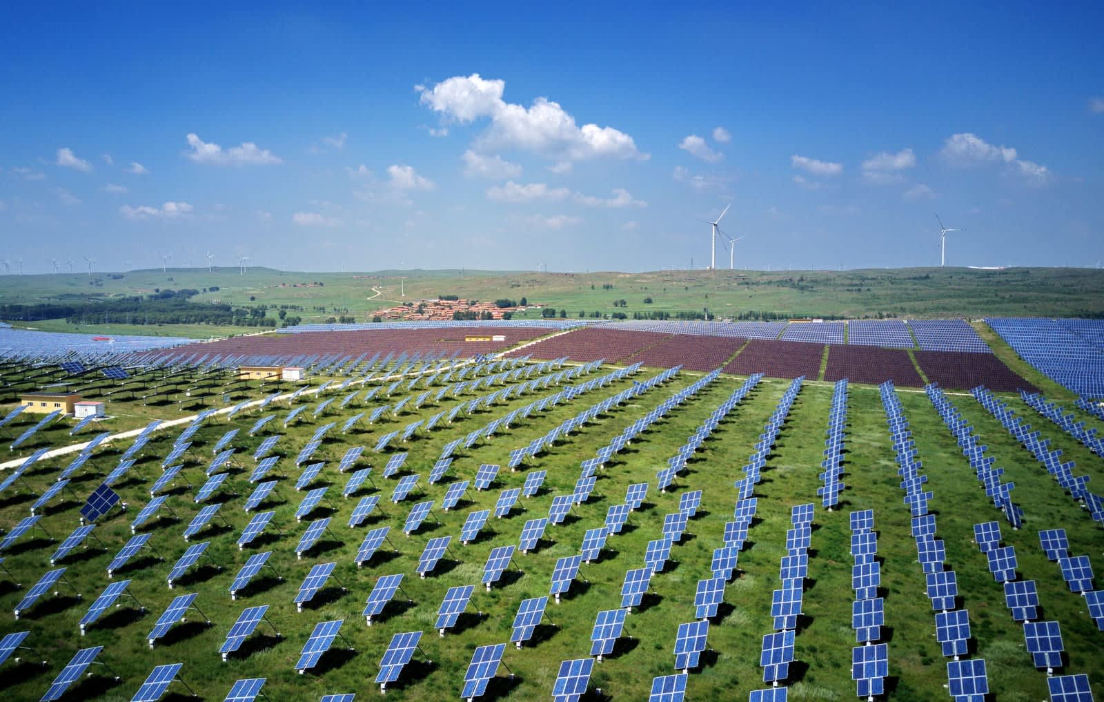 中国、風力・太陽光発電拠点の系統連系を推進