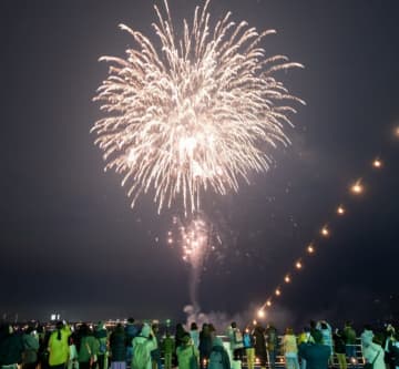 神戸空港・開港17周年 サプライズ花火も！レストランクルーズ船「ルミナス神戸2」 海から空へ、神戸の魅力再発見！