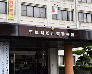 車内を物色、目撃され自身の車で逃走　車上狙い未遂疑い78歳の男逮捕　千葉・松戸東署