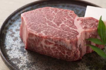 誕生日に良い肉を使った料理を出したら「こんな物を出すなんて」と突然キレられた女性