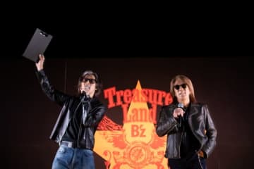 【レポート】B'z、＜Treasure Land 2023＞開幕「ここに集まってくれている皆さんが一番ハードコアです」